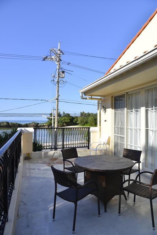 Maeda Biru House Villa Onna Exteriör bild